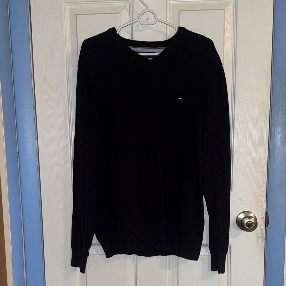 Tommy Hilfiger Men's Black V-Neck Sweater